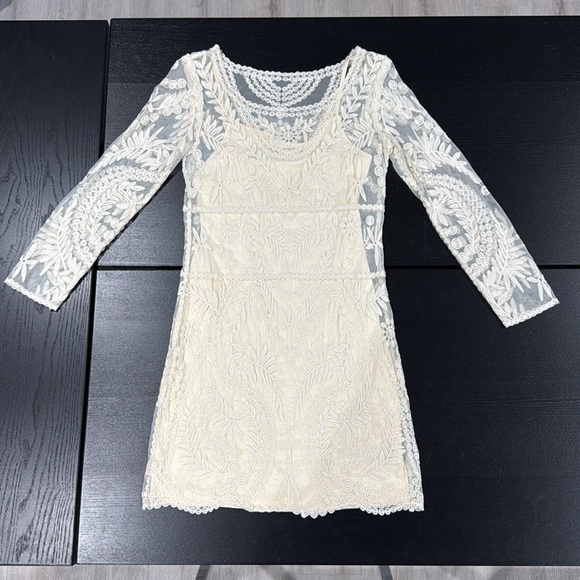 Express Cream Sheer 3/4 Sleeve Mini Dress with Lining - XS - Picture 3 of 10